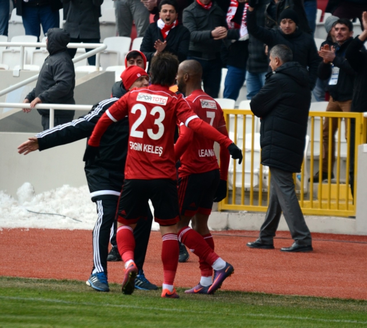 Yürü be Yiğidom Kim tutar seni (Sivasspor - Samsunspor) 42