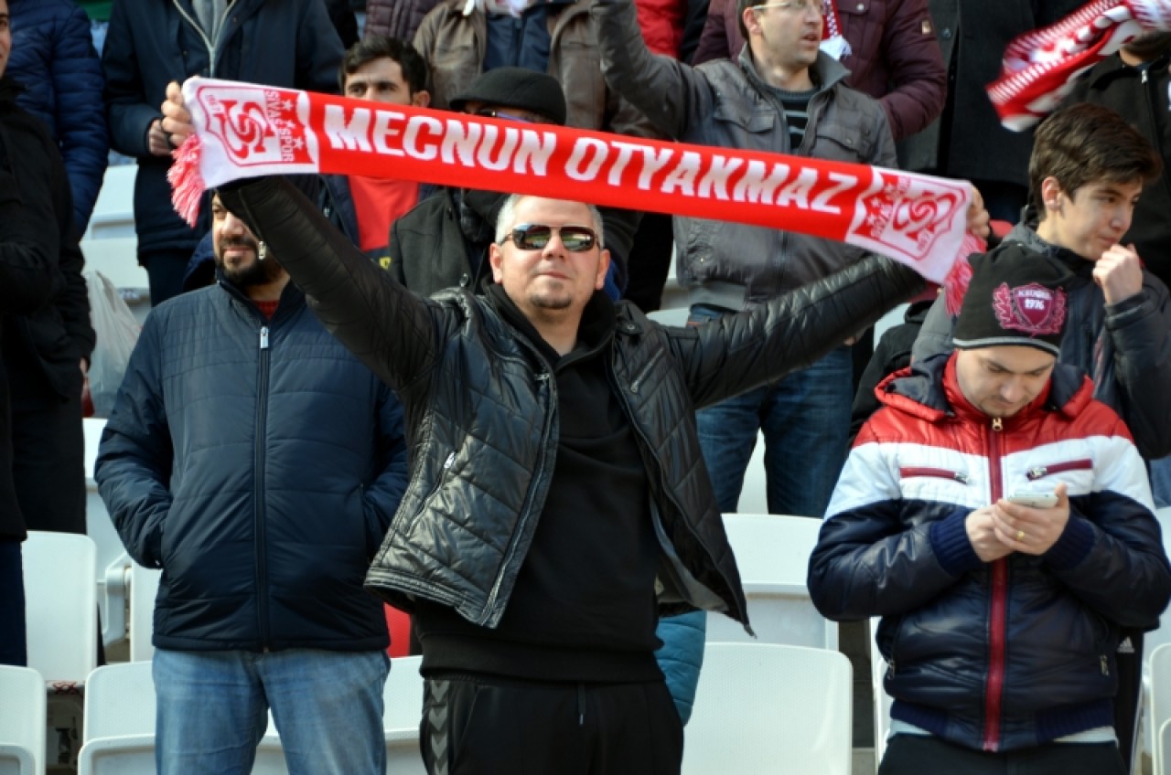 Yürü be Yiğidom Kim tutar seni (Sivasspor - Samsunspor) 12