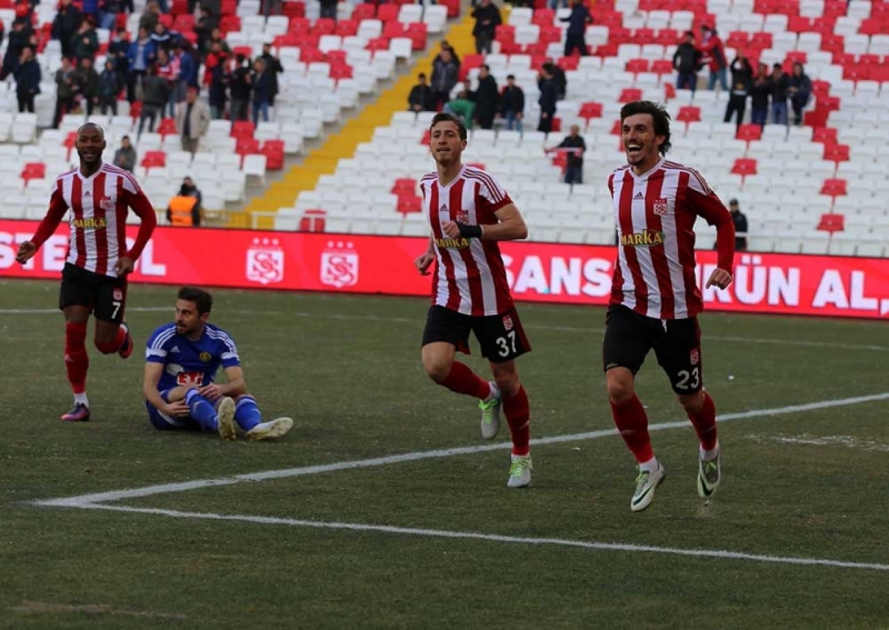 Sivasspor 2 - Eskişehirspor 0 4