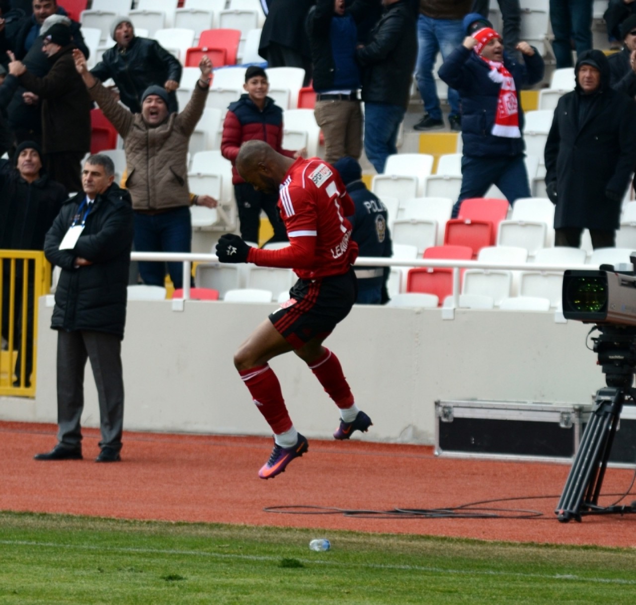 Yürü be Yiğidom Kim tutar seni (Sivasspor - Samsunspor) 36