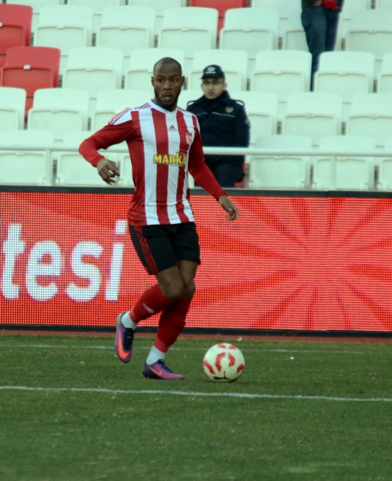 Sivasspor 2 - Eskişehirspor 0 12