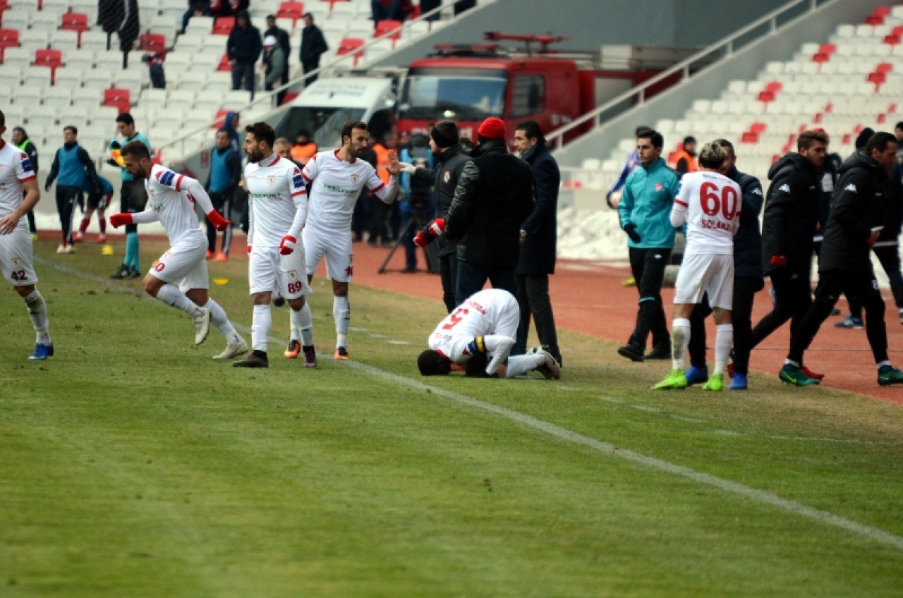 Yürü be Yiğidom Kim tutar seni (Sivasspor - Samsunspor) 29