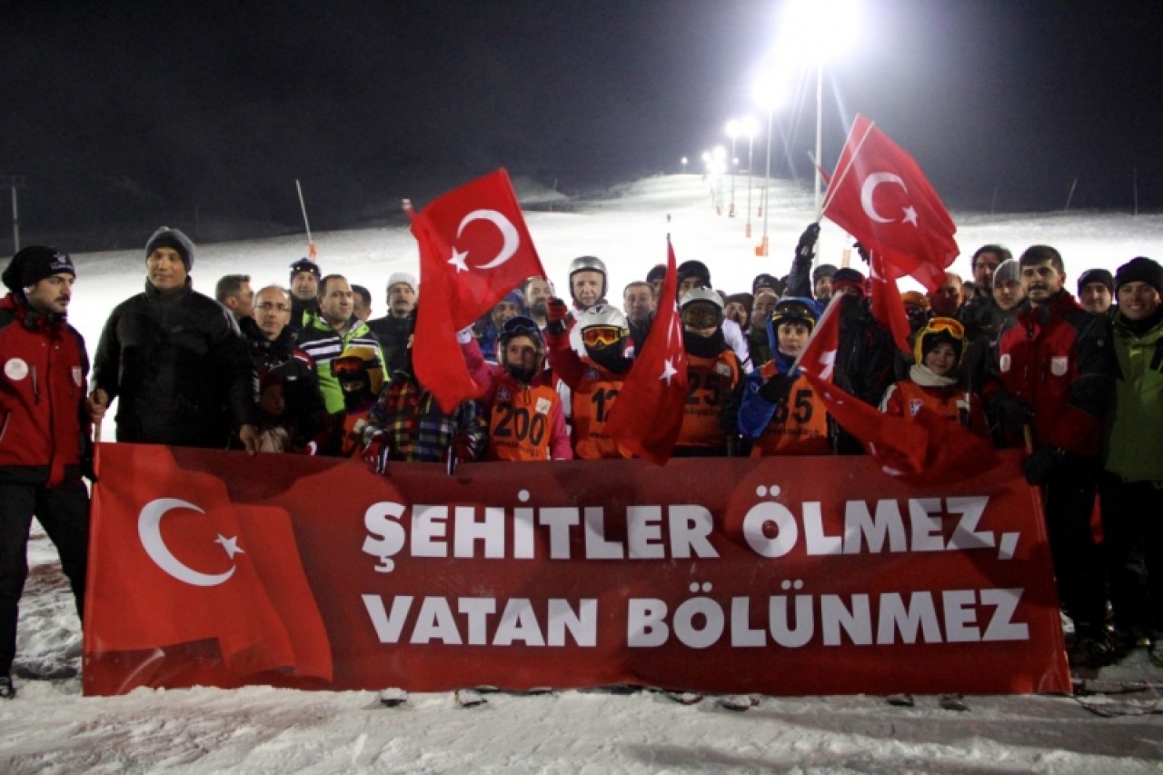 Yıldızdağı'nda gece kayak keyfi 17
