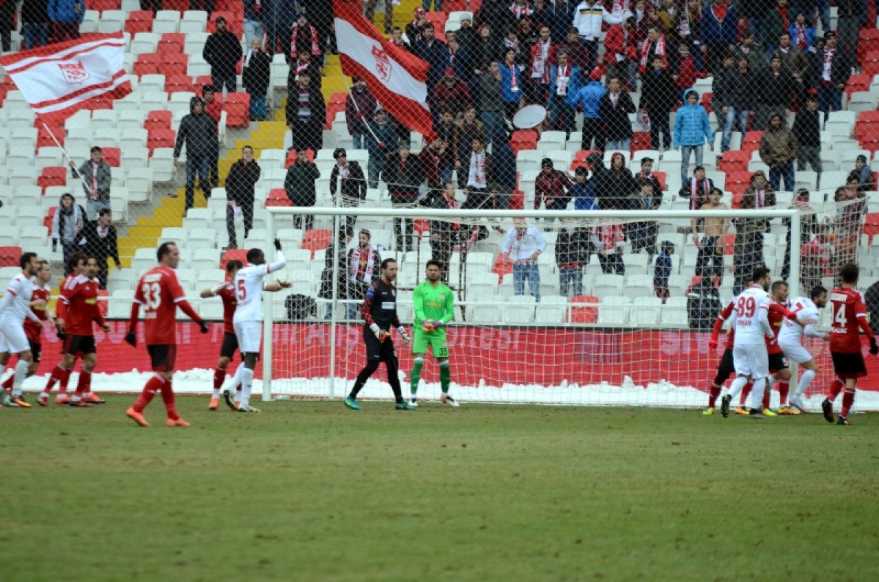 Yürü be Yiğidom Kim tutar seni (Sivasspor - Samsunspor) 63