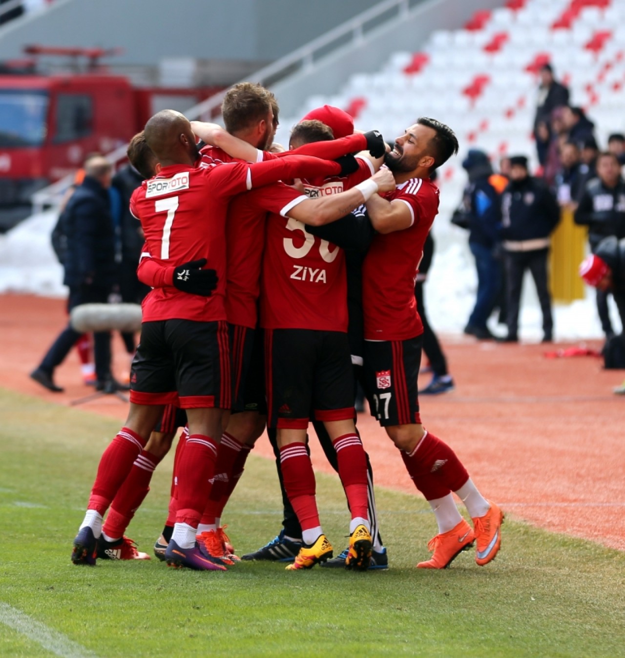 Yürü be Yiğidom Kim tutar seni (Sivasspor - Samsunspor) 6