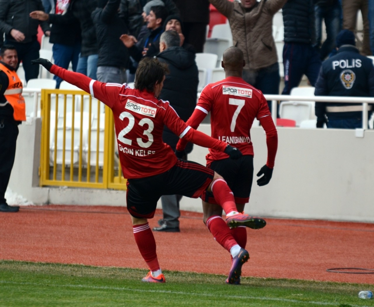 Yürü be Yiğidom Kim tutar seni (Sivasspor - Samsunspor) 37