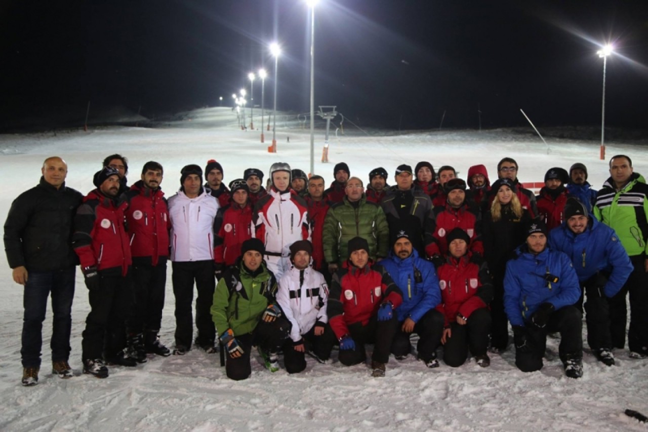 Yıldızdağı'nda gece kayak keyfi 11