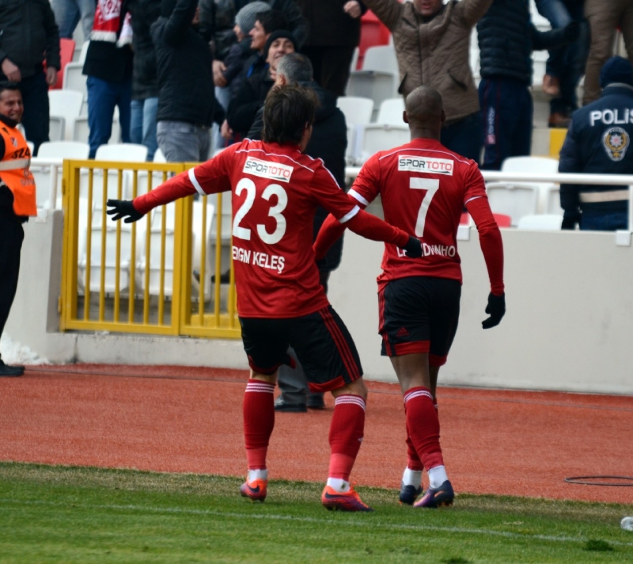 Yürü be Yiğidom Kim tutar seni (Sivasspor - Samsunspor) 40