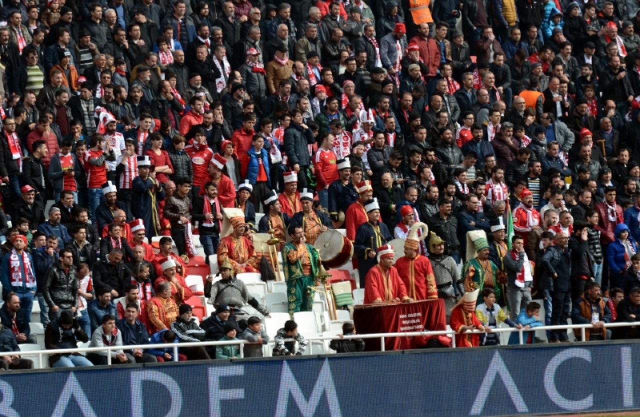 ŞARKIŞLA KÂHTA’YA KONUK OLUYOR 33