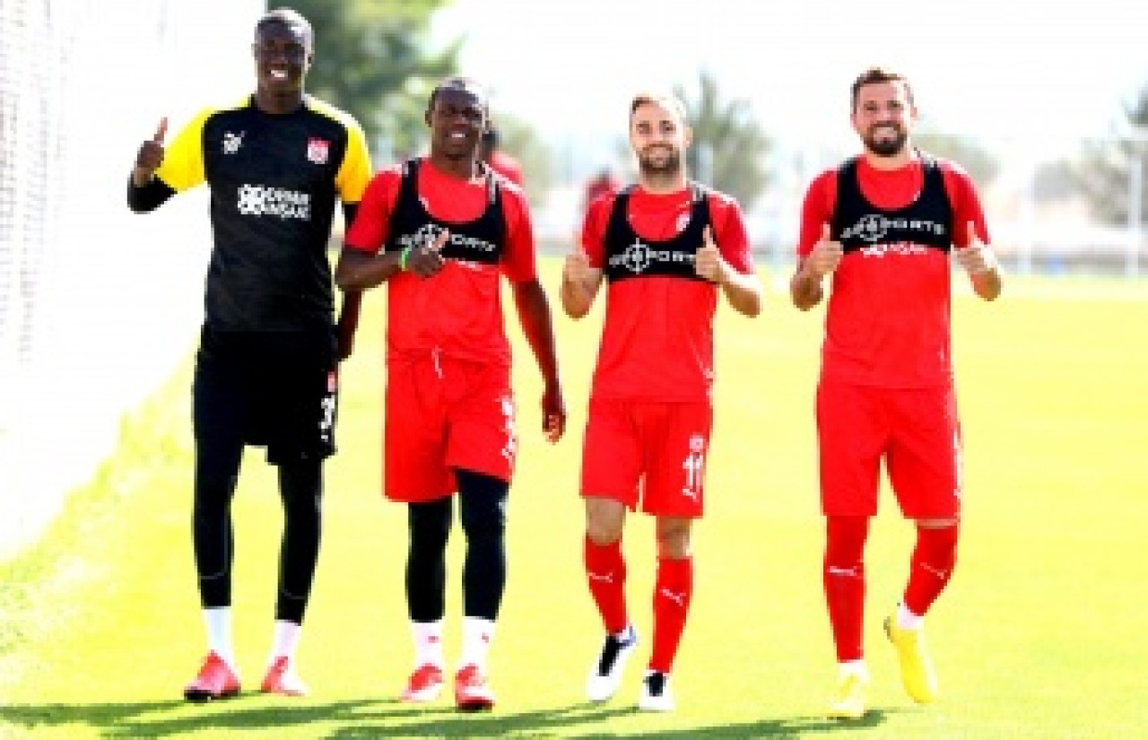 102 YABANCI FUTBOLCU