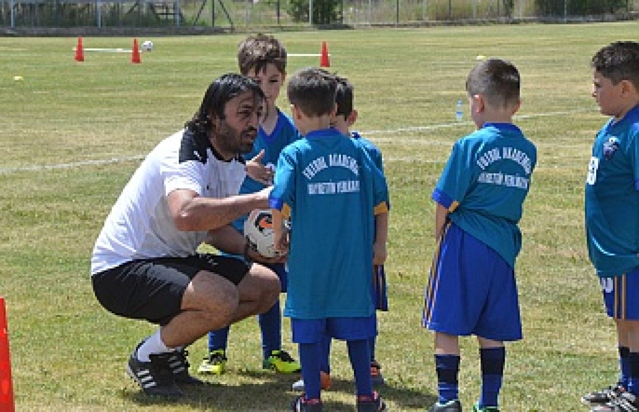 YERLİKAYA FUTBOL AKADEMİSİ AÇILDI