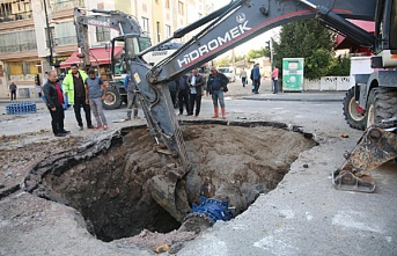 SU KESİNTİLERİ VATANDAŞLARI OLUMSUZ ETKİLİYOR