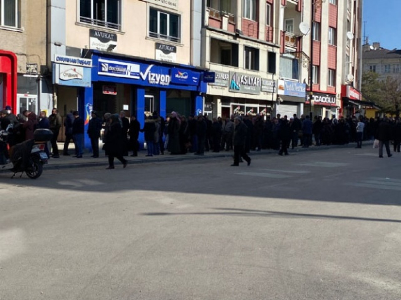 YİNE AYNI GÖRÜNTÜLER