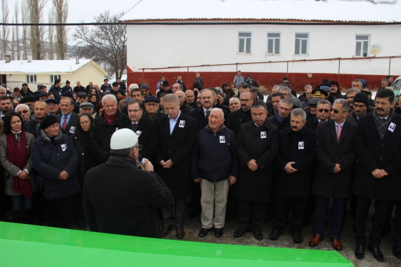Aşık Veysel'in oğlu Ahmet Şatıroğlu son yolculuğuna uğurlandı 