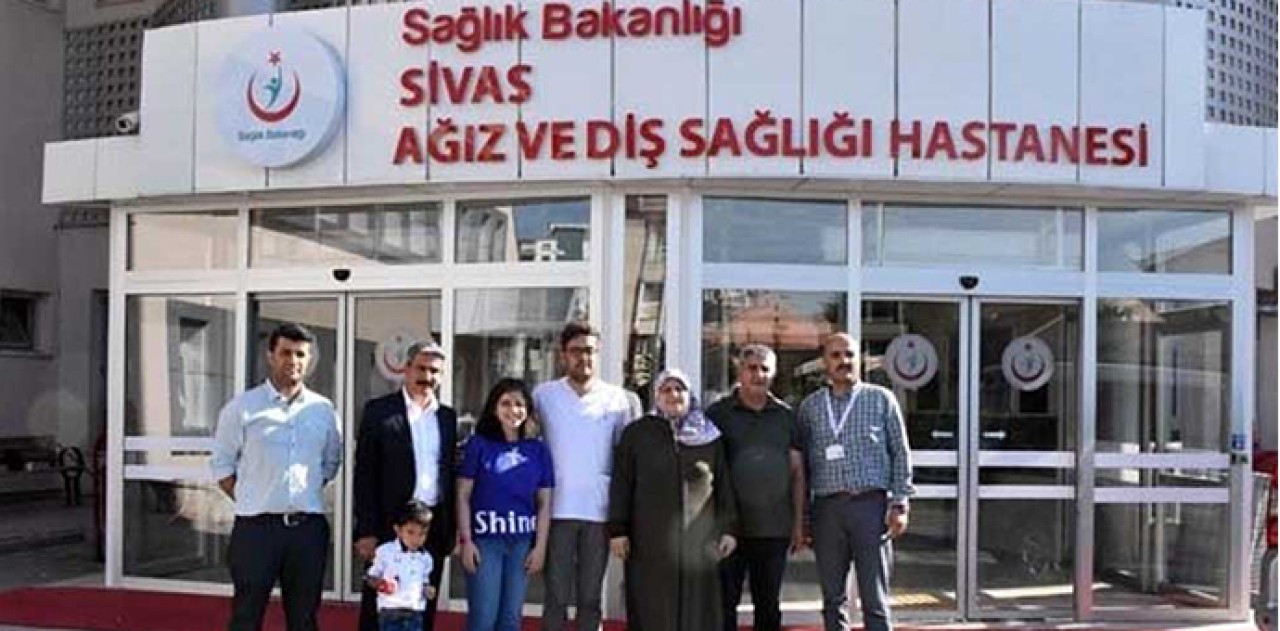 Kaza ile çıkan dişleri tekrar yerine takıldı