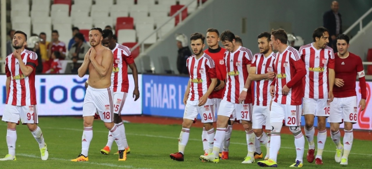 Sivasspor'da sakat futbolcular can sıkıyor