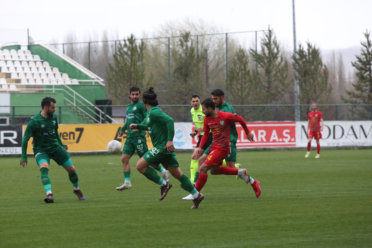 Sivas Belediyespor sahasında berabere kaldı.