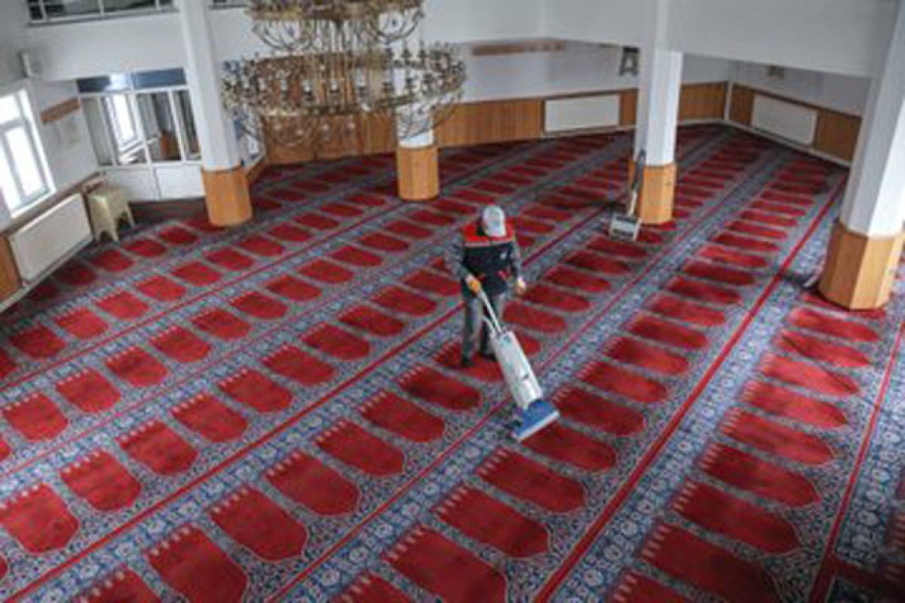 CAMİLER TEMİZLENDİ