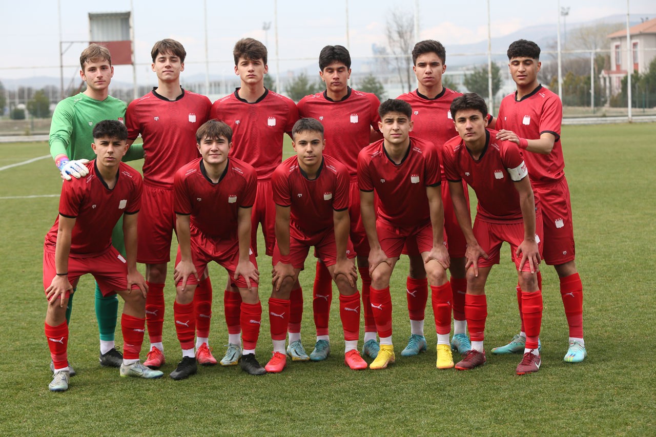 LİDERLİĞE BİR KALDI