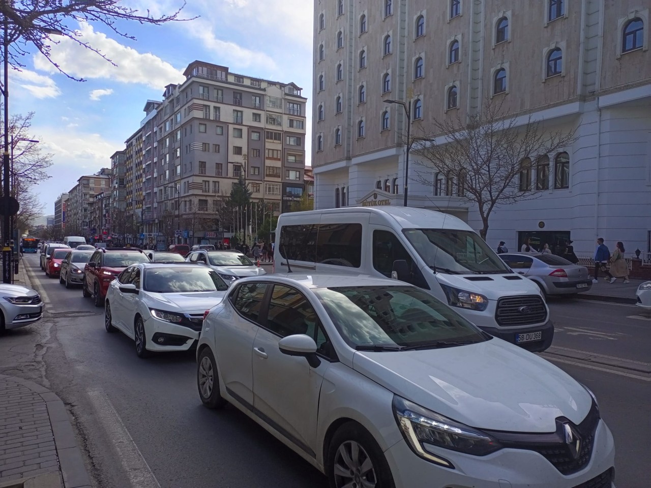 DİKKAT!  TRAFİK CANAVARI PUSUDA