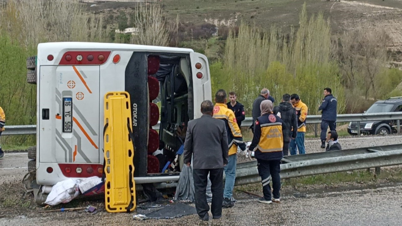 Sivas’ta otobüs kazası: 10 yaralı