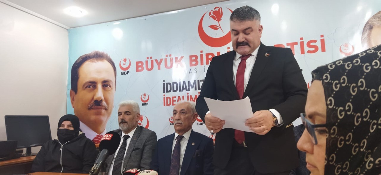 O İSİM ADAY ADAYLIĞINI AÇIKLADI