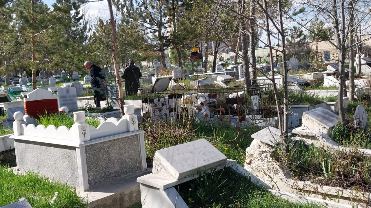 YAS BAYRAMI GELENEĞİ KALDIRILAMIYOR