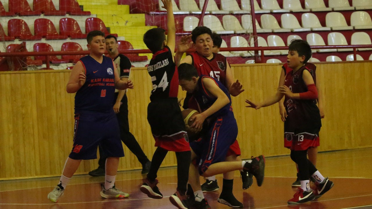 BASKETBOLDA NEFES NEFESE
