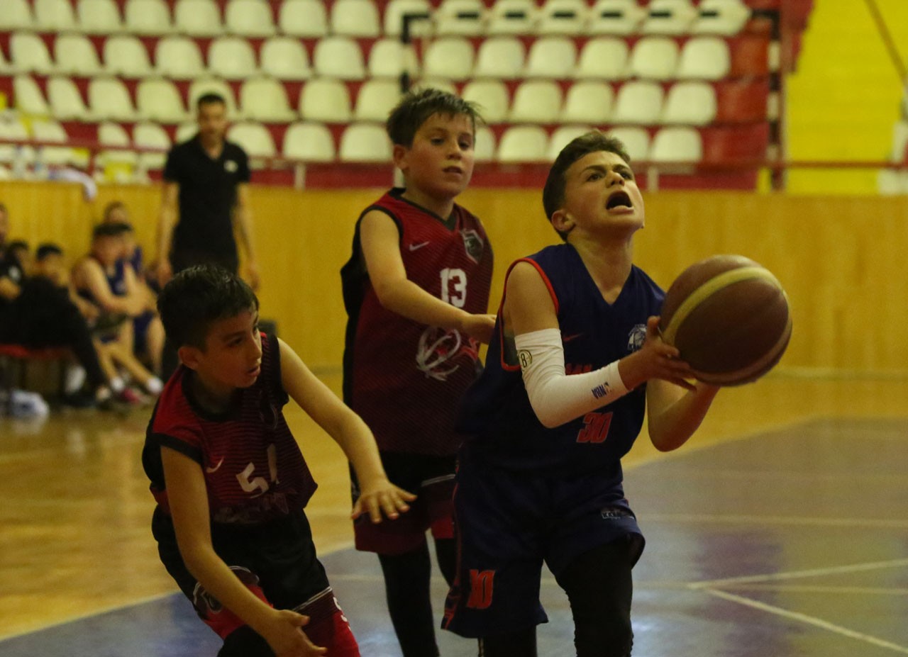 C.Ü VAKFI SAHALARDA
