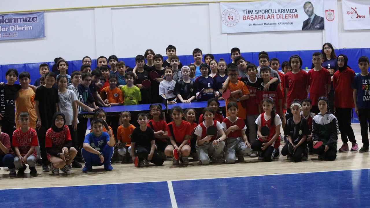 MASA TENİSİ KÜÇÜKLER MAÇLARINA 82 SPORCU KATILDI