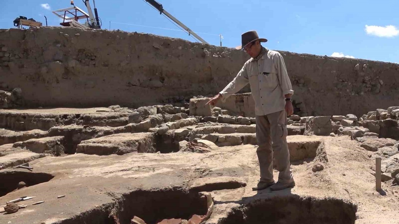 Binlerce yıllık tarihi gün yüzüne çıkartıyor: Japon arkeolog Hitit dönemini keşfediyor