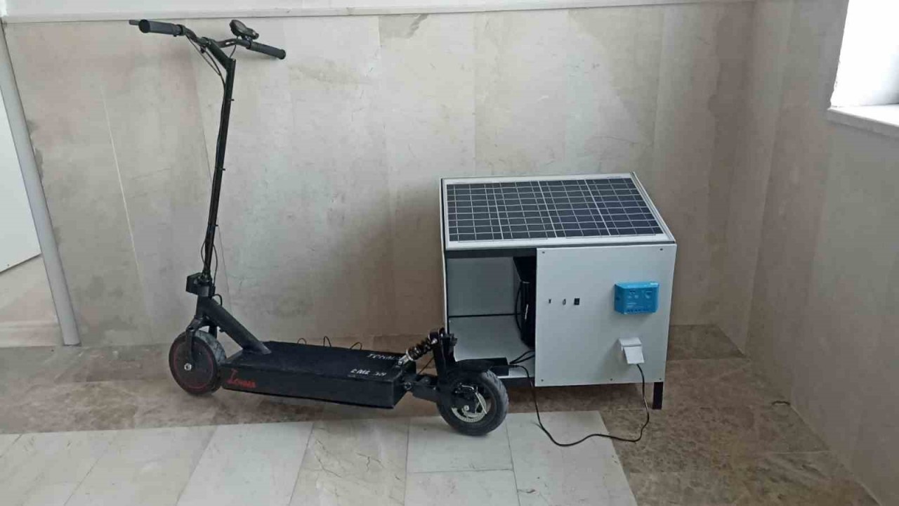 LİSE ÖĞRENCİLERİ ELEKTRİKLİ SCOOTER ÜRETTİ,  SAATTE 30 KİLOMETRE HIZ YAPABİLİYOR