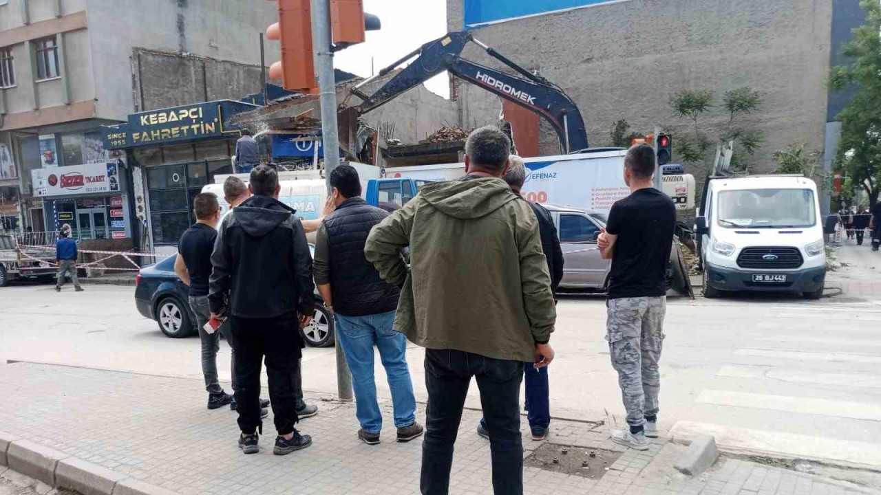 Vatandaşların kepçe izleme geleneği devam ediyor