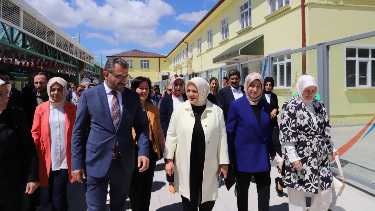 SİVASLILARA TEŞEKKÜR ETTİ