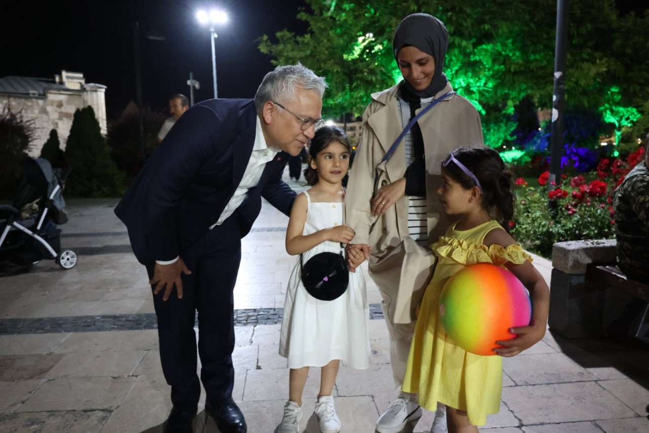 HALKIN VALİSİ SAHADA ÇALIŞIYOR