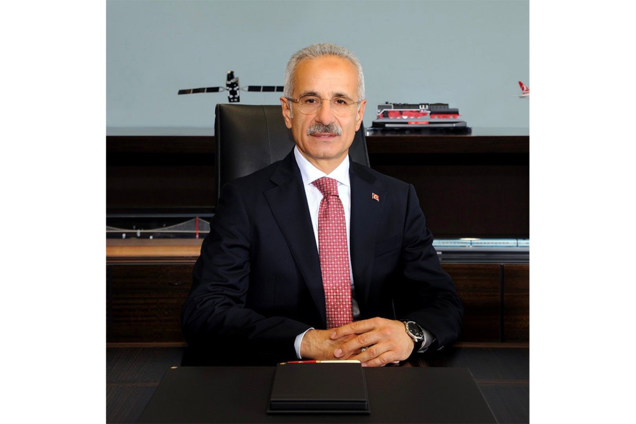 BAKANDAN YÜREK ISITAN HAREKET