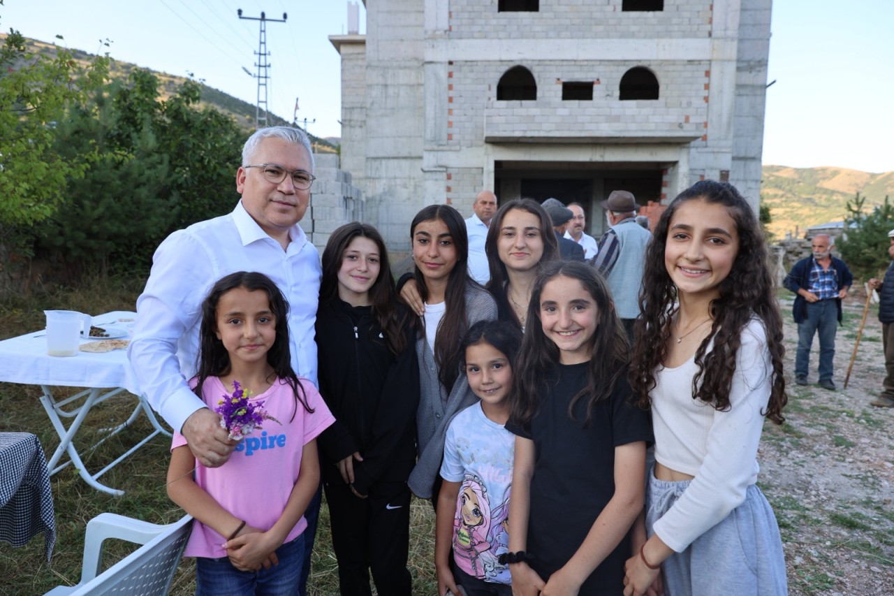 VALİ YILMAZ ŞİMŞEK,  HAFİK TOZANLI BÖLGESİNDE YER ALAN KÖYLERİ ZİYARET ETTİ