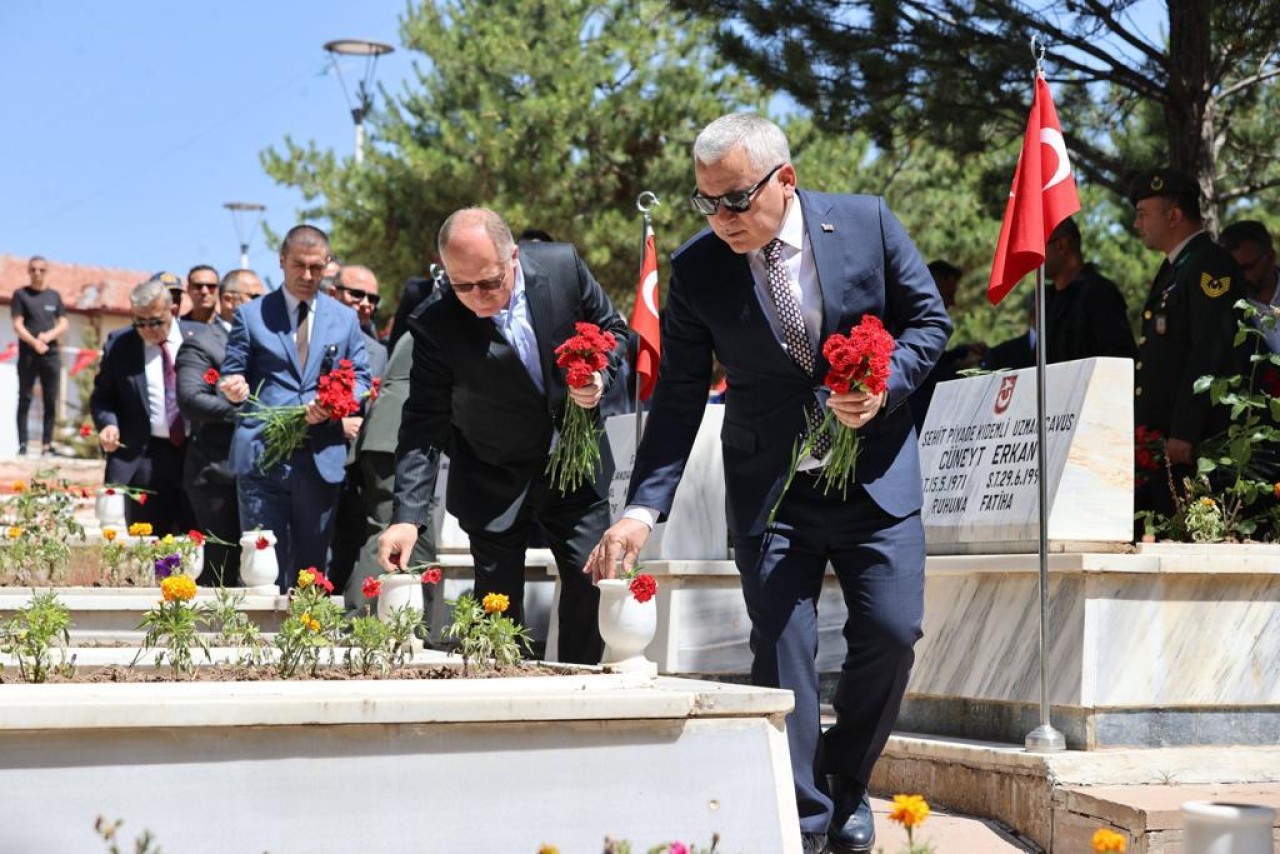 ŞEHİTLİK ZİYARET EDİLDİ