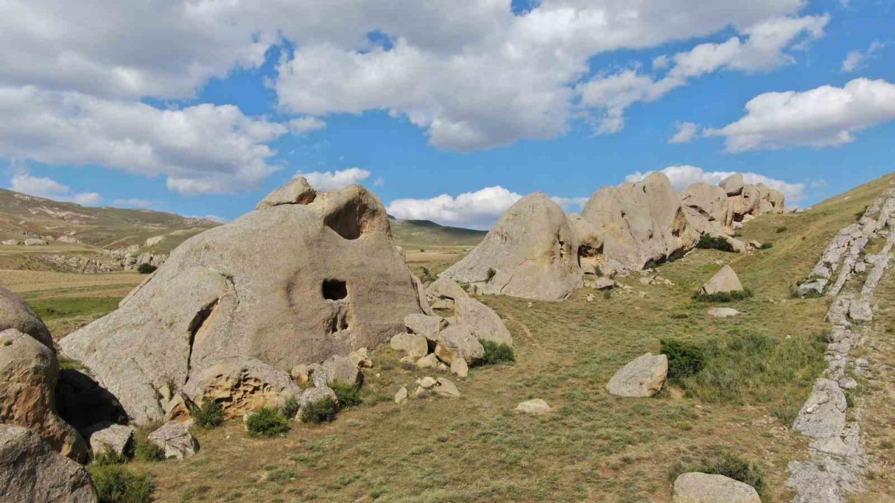 ASIRLAR ÖNCE OYULDU,  NEDEN YAPILDIĞINI HİÇ KİMSE BİLMİYOR