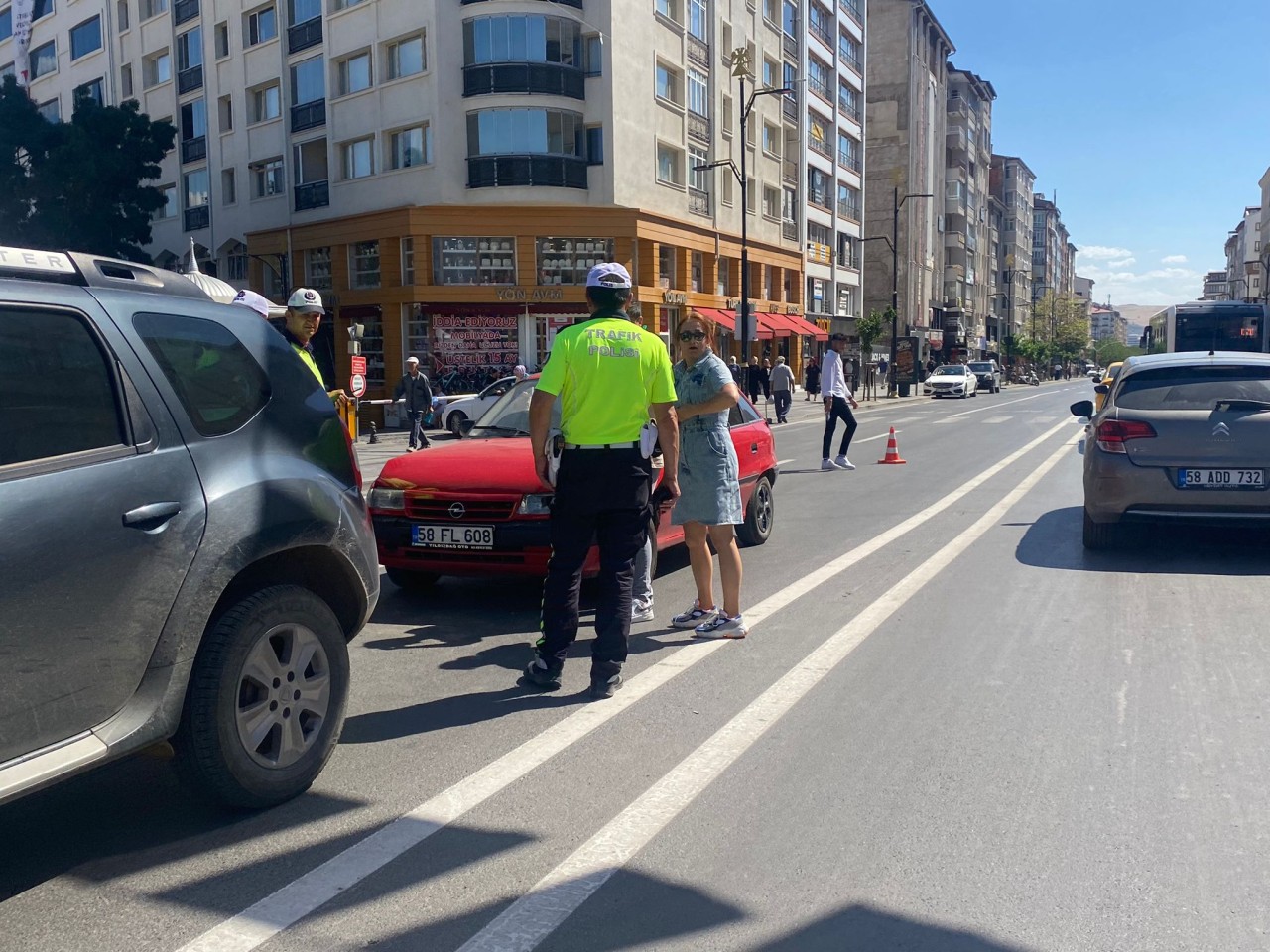 İSTASYON CADDESİ’NDE KAZA