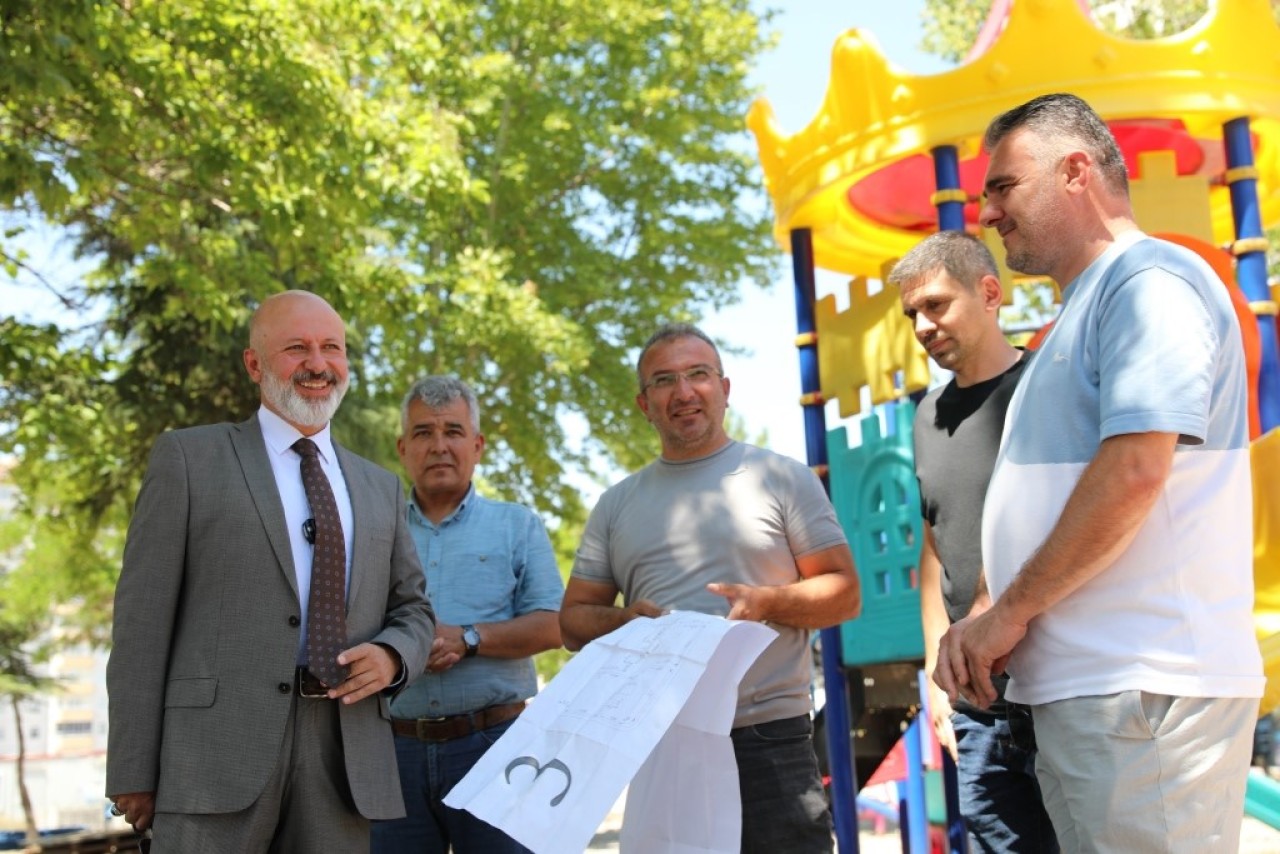 Başkan Çolakbayrakdar; “Çocukların,  hayalini süsleyen parklar yapıyoruz”