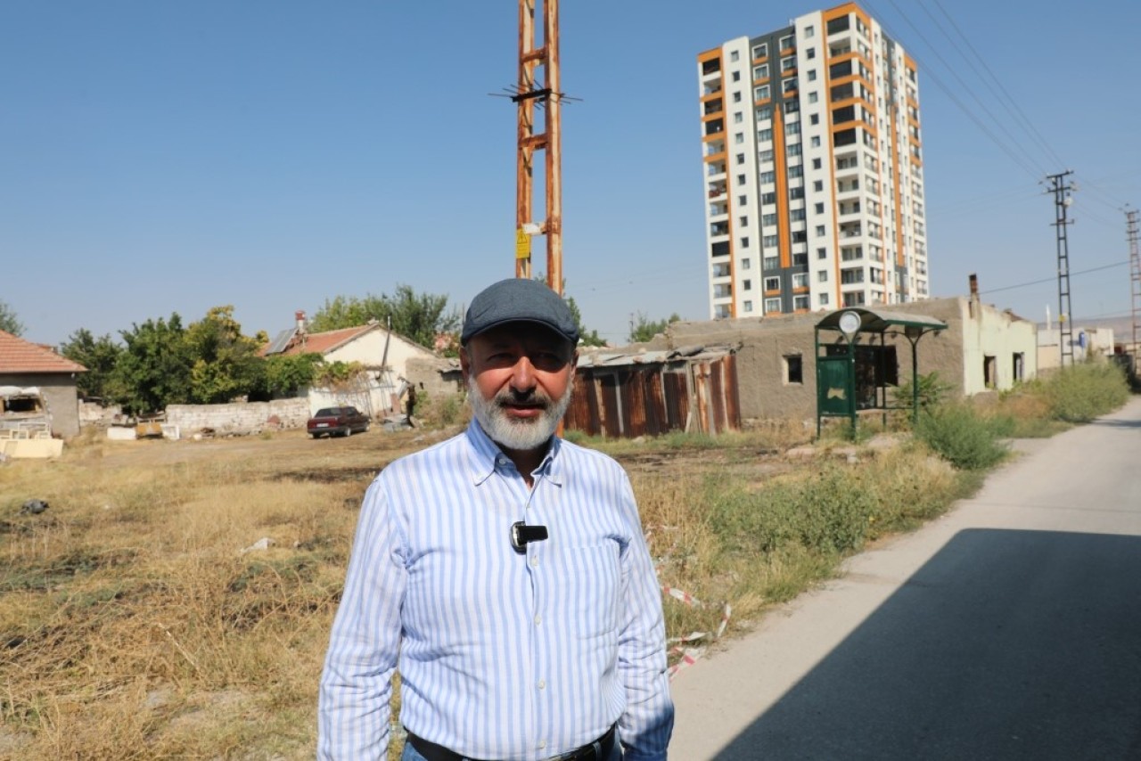 Başkan Çolakbayrakdar: “Dönüşümle gecekondu evleri yıkıp,  geniş yollar yapıyoruz”
