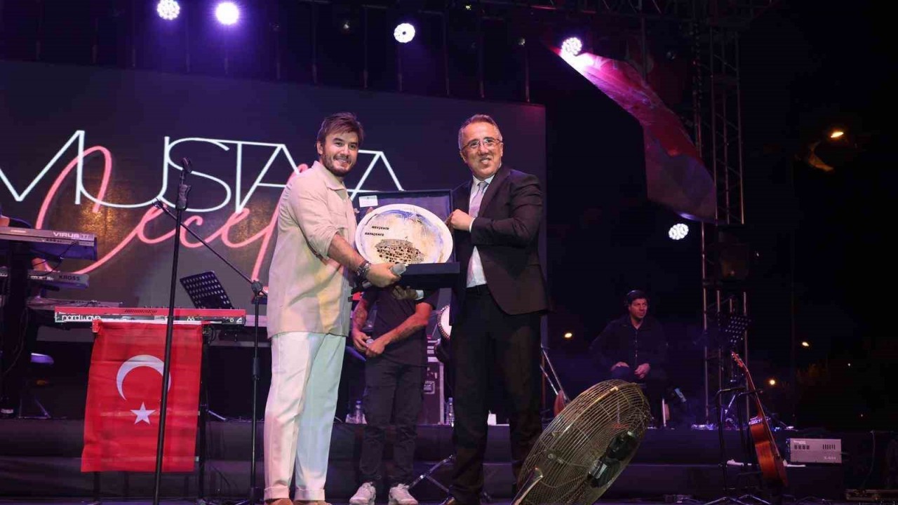 Nevşehir’de Mustafa Ceceli rüzgârı esti