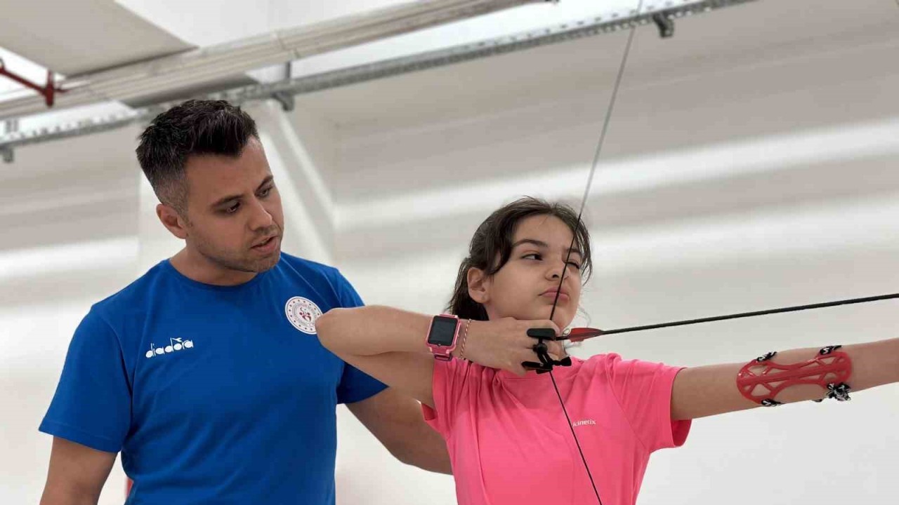 (ÖZEL) Minik okçular Mete Gazoz’u örnek alıyor