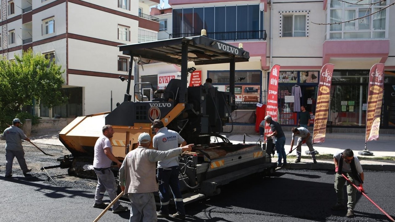 Sincan’da sıcak asfalt çalışması devam ediyor
