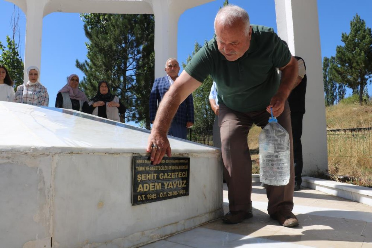 KIBRIS’TA ESİR EDİLEREK AĞIR İŞKENCELER GÖRMÜŞTÜ,  MEZARI BAŞINDA ANILDI