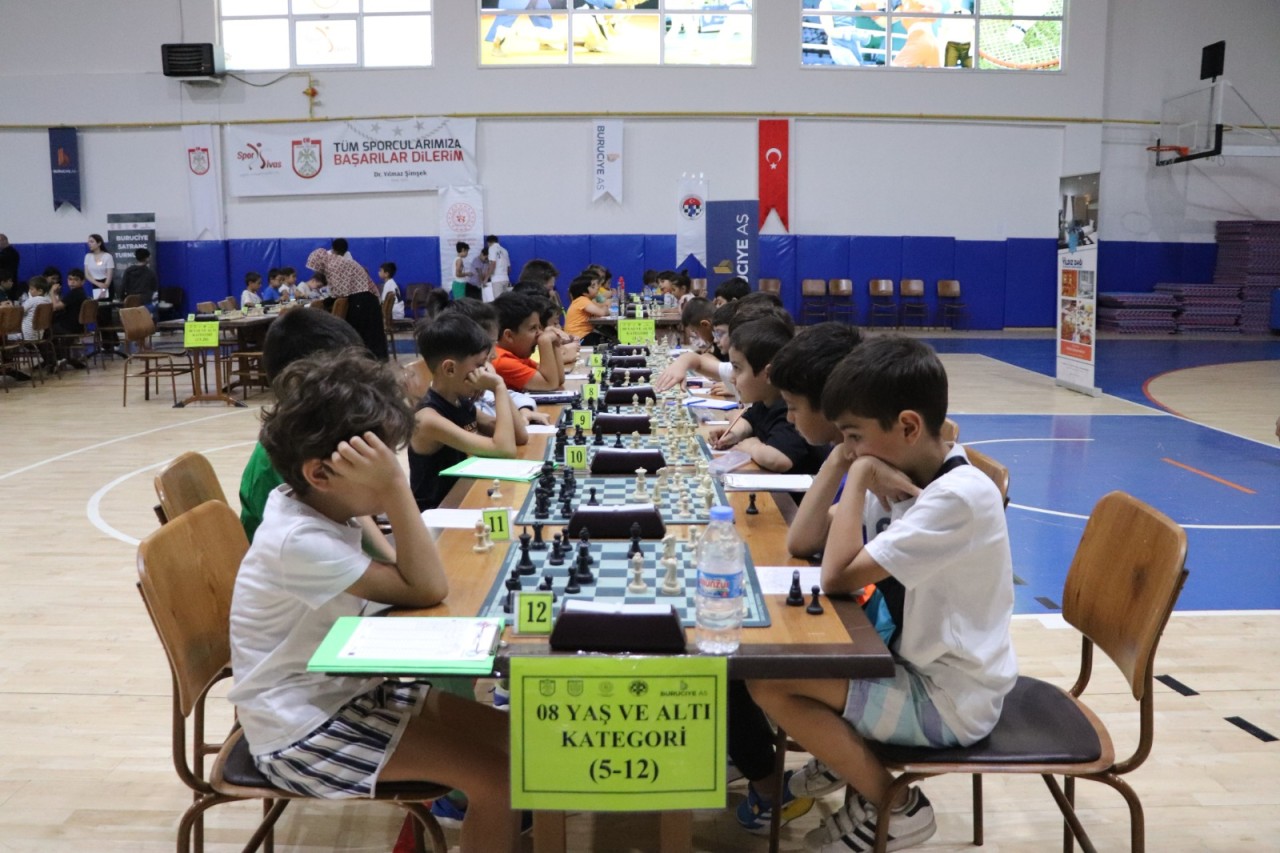 SATRANÇ TURNUVASI BAŞLADI