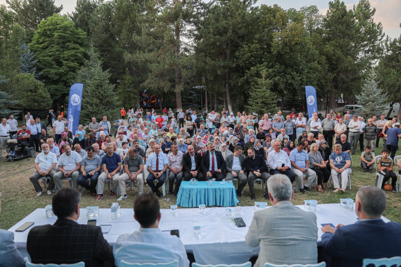 BAŞKAN VATANDAŞLARLA BİR ARADA