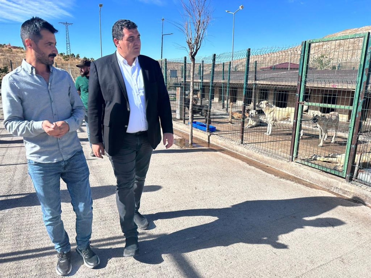 KARASU VE HAYVANSEVERLER BARINAĞA GİTTİ