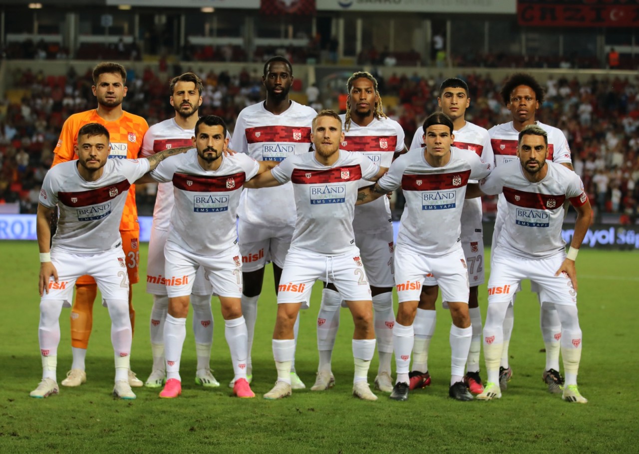3 FUTBOLCU 360 DAKİKA SAHADA KALDI